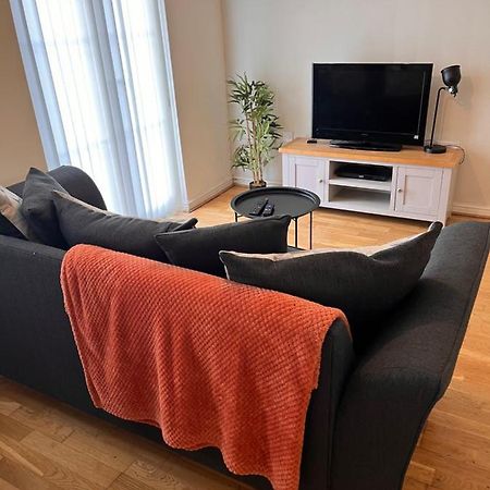 At Home In The City Serviced Apartments Newport ภายนอก รูปภาพ