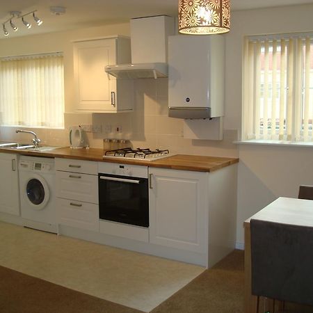 At Home In The City Serviced Apartments Newport ภายนอก รูปภาพ