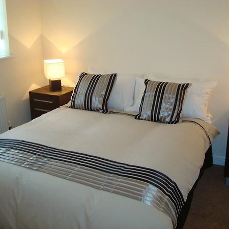 At Home In The City Serviced Apartments Newport ภายนอก รูปภาพ