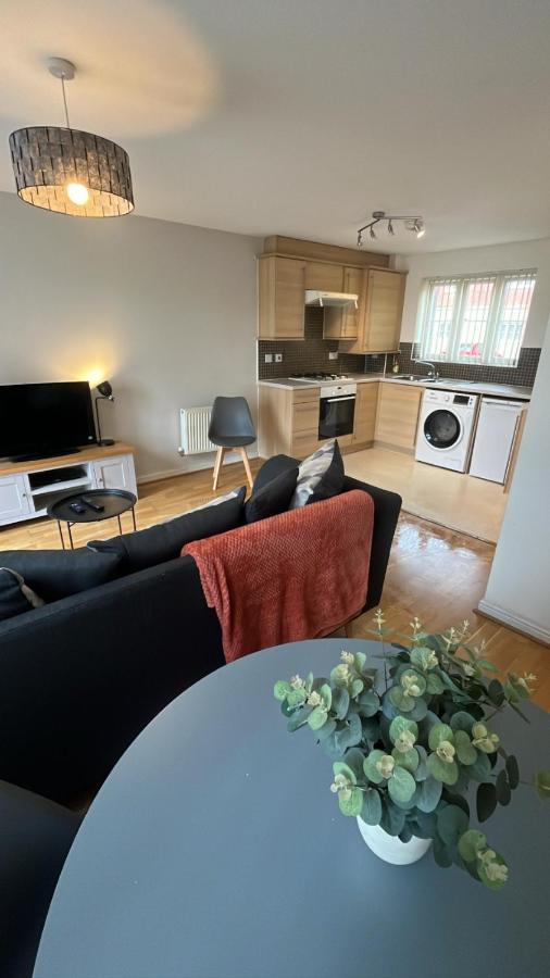 At Home In The City Serviced Apartments Newport ภายนอก รูปภาพ