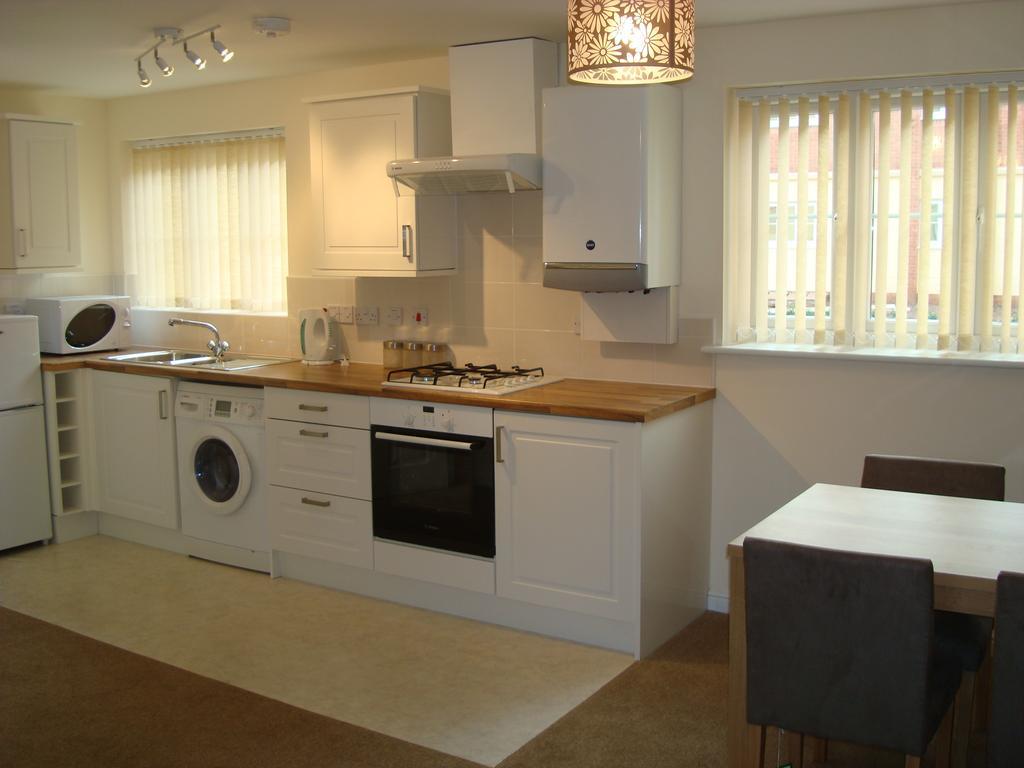 At Home In The City Serviced Apartments Newport ภายนอก รูปภาพ